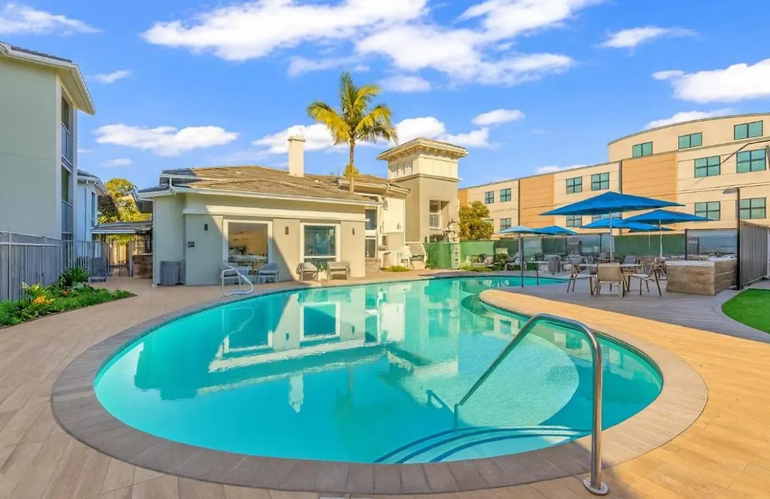 Exclusive Suites In Mdr-Venice With Pool, Gym & Hottub-1